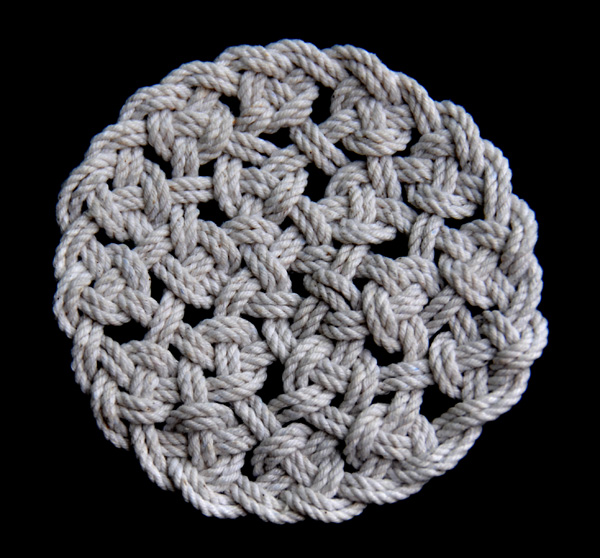 Celtic knot rendered in string.